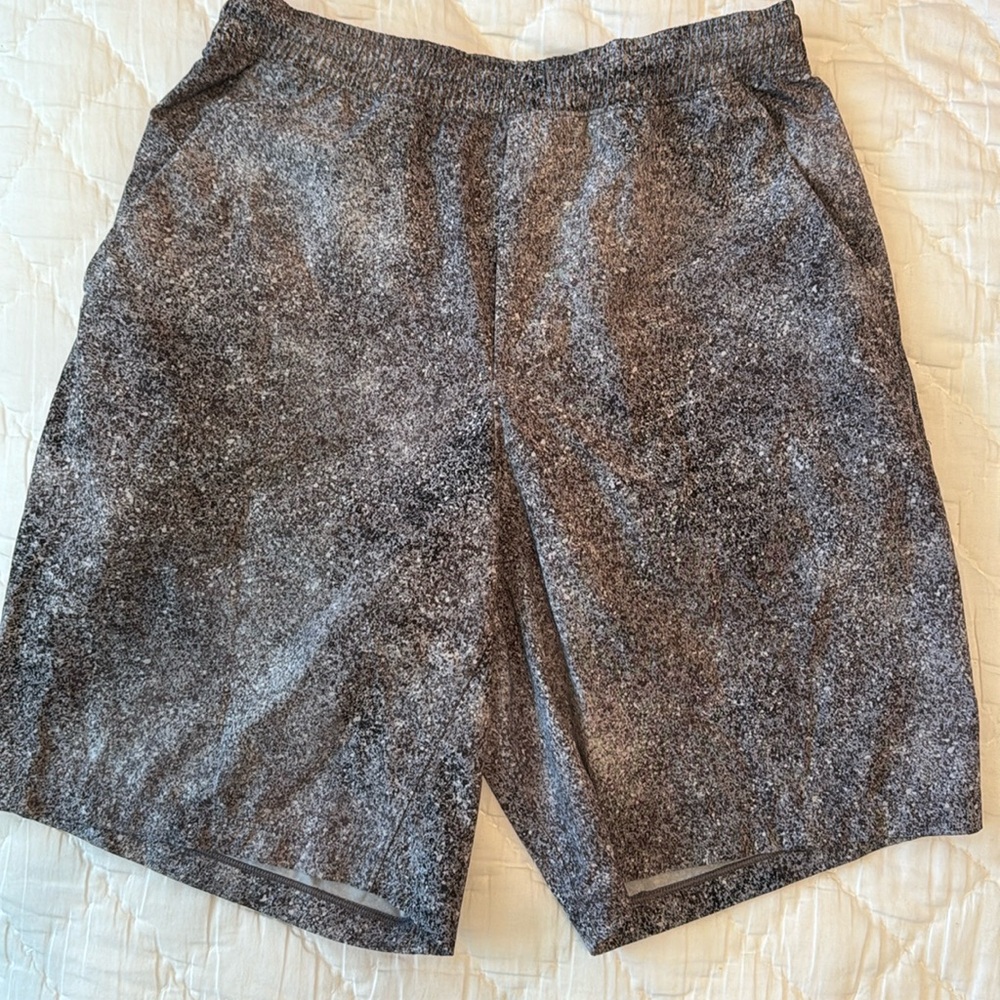 Men’s lined Pace Breaker lululemon shorts size small